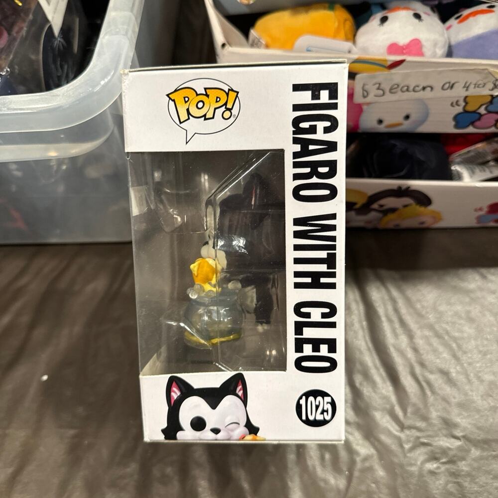 Figaro with cleo funko pop 1025. Listing #1 - Picture 4 of 6